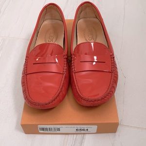 Tod’s loafer women US 8/EU 38 orange patent leather